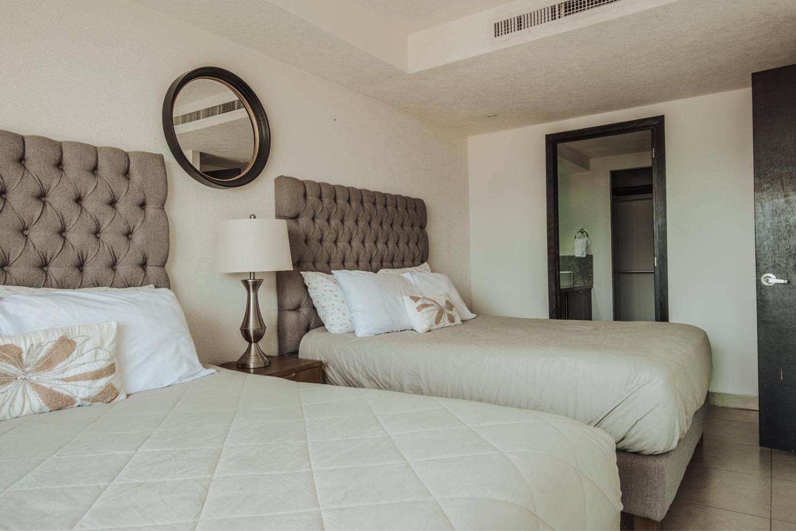 Grand Venetian Beachfront Condos Puerto Vallarta Exterior foto