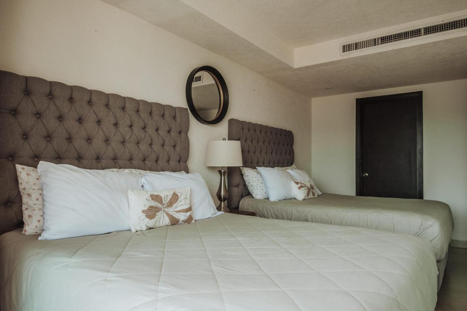 Grand Venetian Beachfront Condos Puerto Vallarta Exterior foto