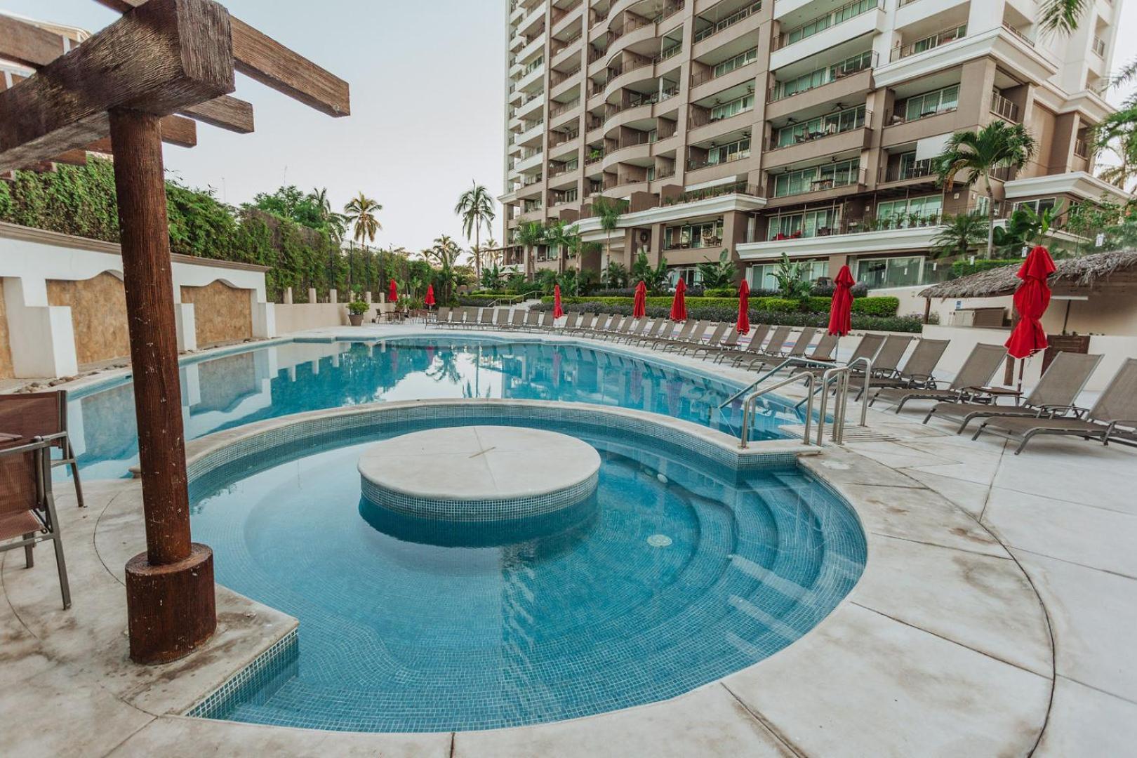 Grand Venetian Beachfront Condos Puerto Vallarta Exterior foto
