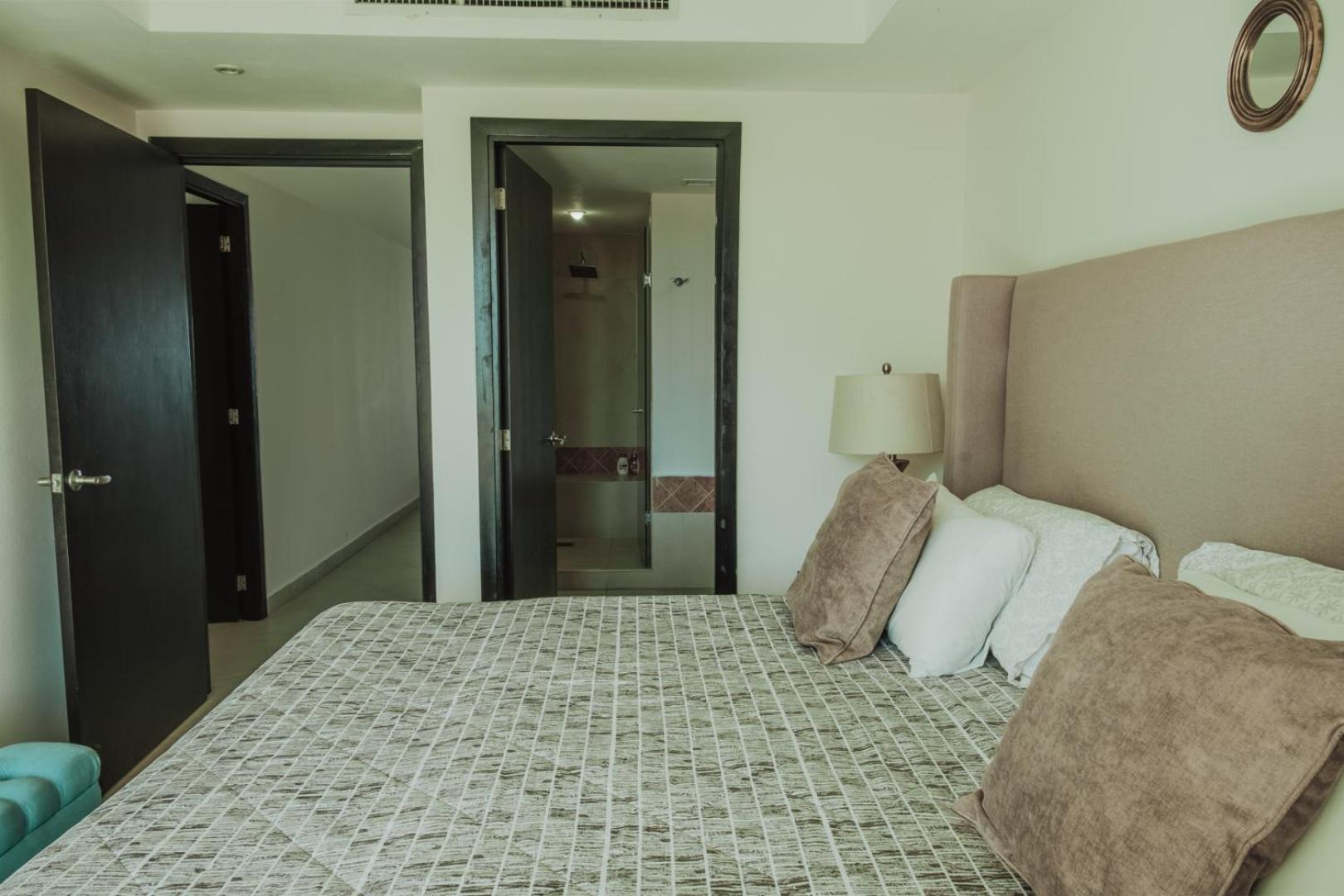 Grand Venetian Beachfront Condos Puerto Vallarta Exterior foto